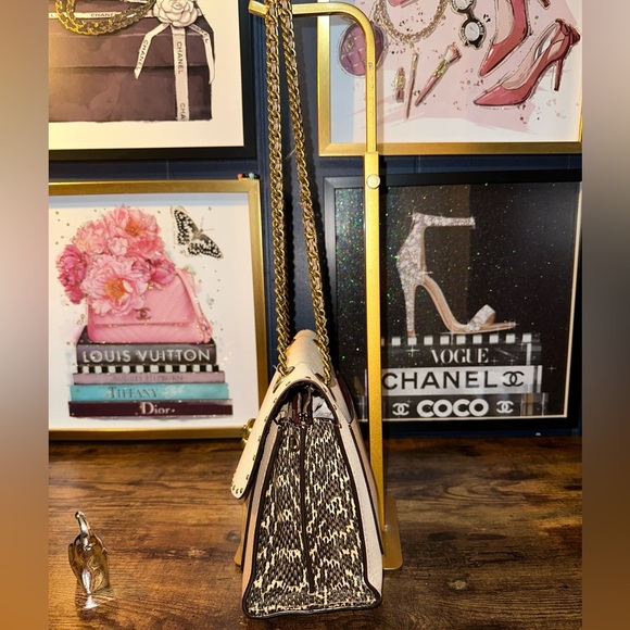 👜 Coach Parker Convertible Shoulder Bag – Beige  with Signature C Embossing - Picture 5 of 11